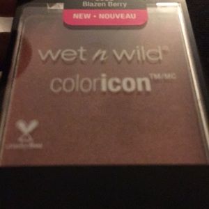 Wet n Wild coloricon 506C Blazen Berry